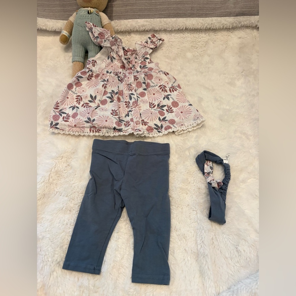 🌸5/$50🌸Floral Ruffle Baby Top with Gray Leggings & Headband Set - Picture 2 of 4